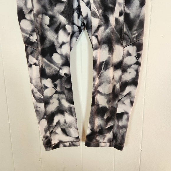 Lululemon Speed Up Crop Black Grey White Size 10 - Picture 5 of 16